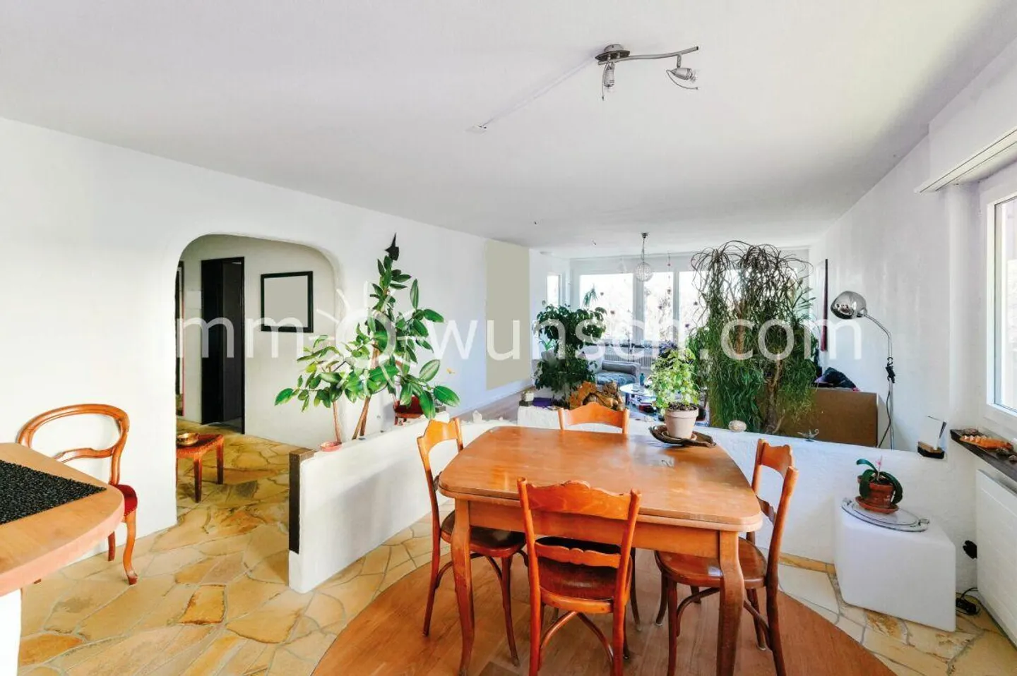 Charmante propriété de 4 ½ pièces avec balcon et place de parking en sous-sol - Photo 1 sur 11