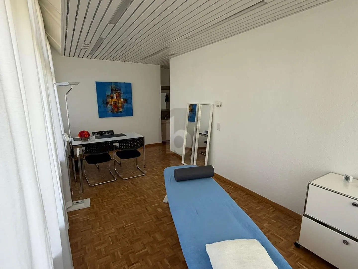 CHAMBRE DE PRATIQUE MEUBLÉE EN EMPLACEMENT CENTRAL - Photo 2 sur 5