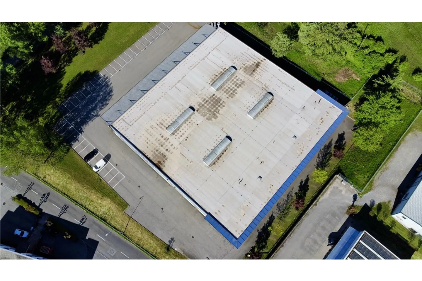 Industrial building with expansion potential - Photo 3 of 13