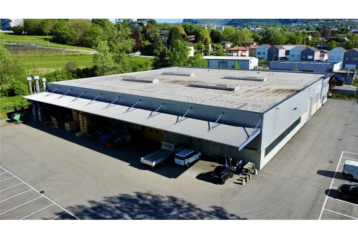 Industrial building with expansion potential - Photo 4 of 13