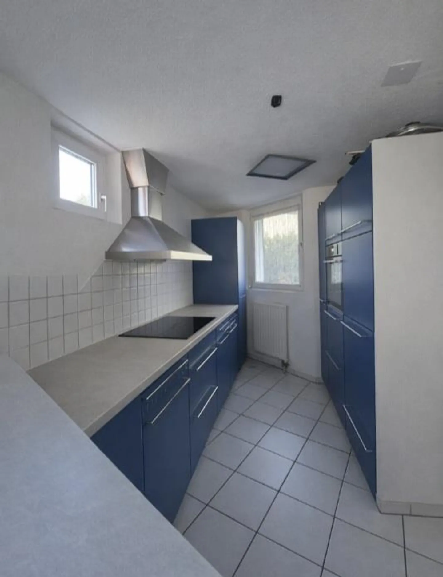 Maison de ville d'angle, 5.5 pièces et salle de loisirs avec grand jardin et place de parking incluse - Photo 8 sur 23