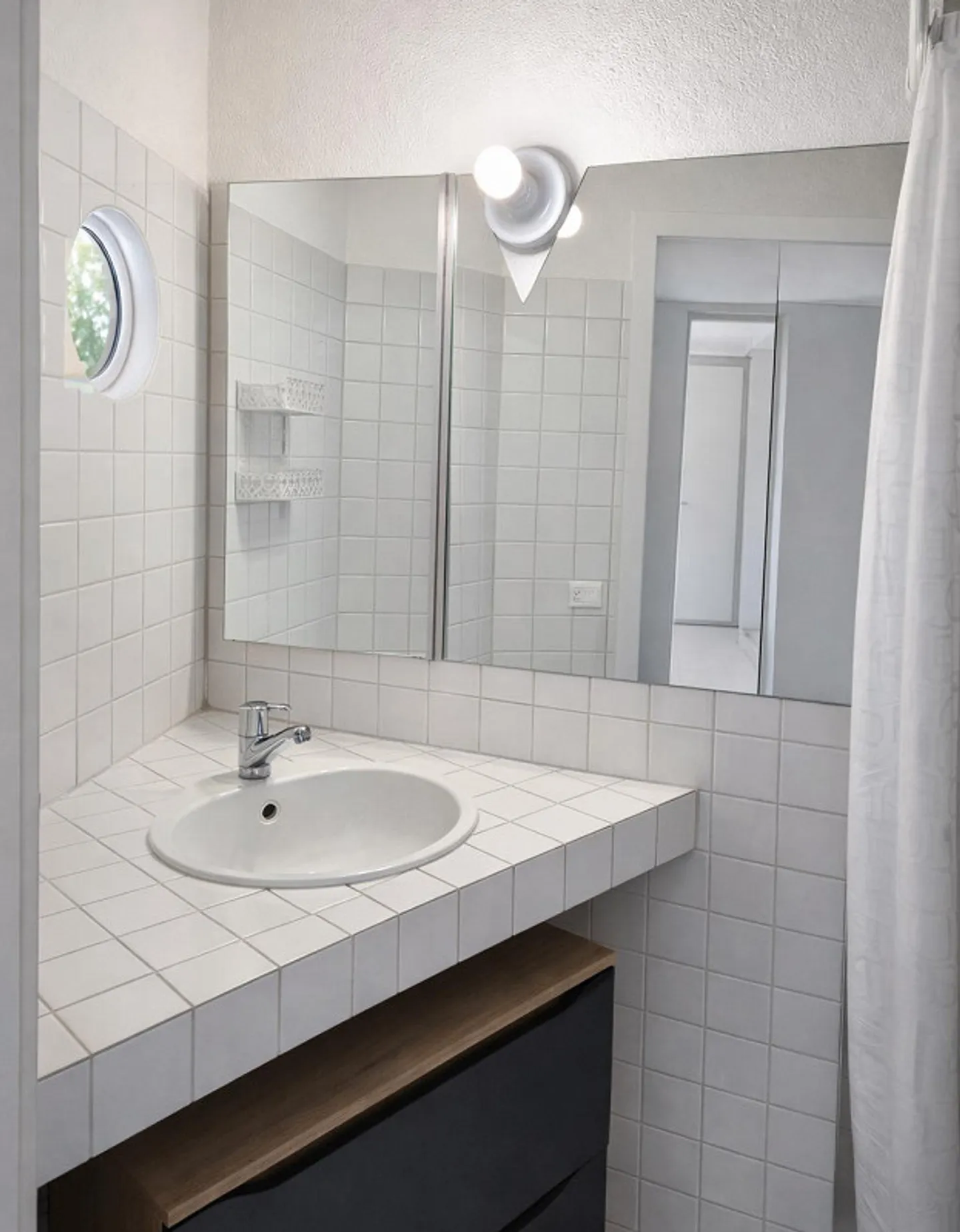 Maison de ville d'angle, 5.5 pièces et salle de loisirs avec grand jardin et place de parking incluse - Photo 9 sur 23