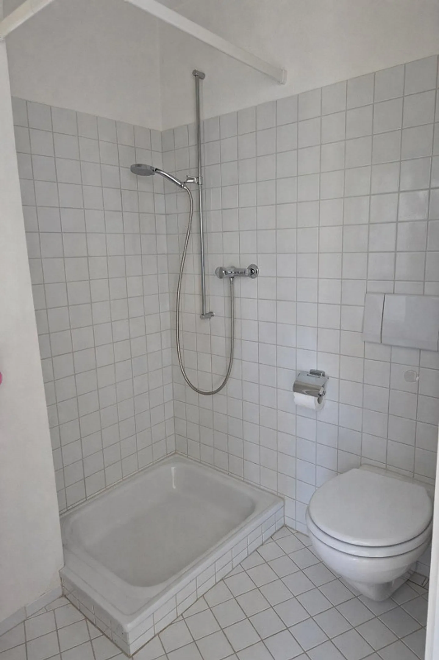 Maison de ville d'angle, 5.5 pièces et salle de loisirs avec grand jardin et place de parking incluse - Photo 10 sur 23