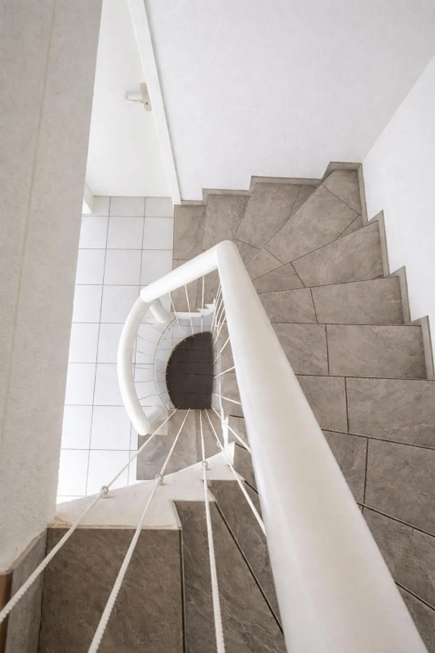 Maison de ville d'angle, 5.5 pièces et salle de loisirs avec grand jardin et place de parking incluse - Photo 11 sur 23