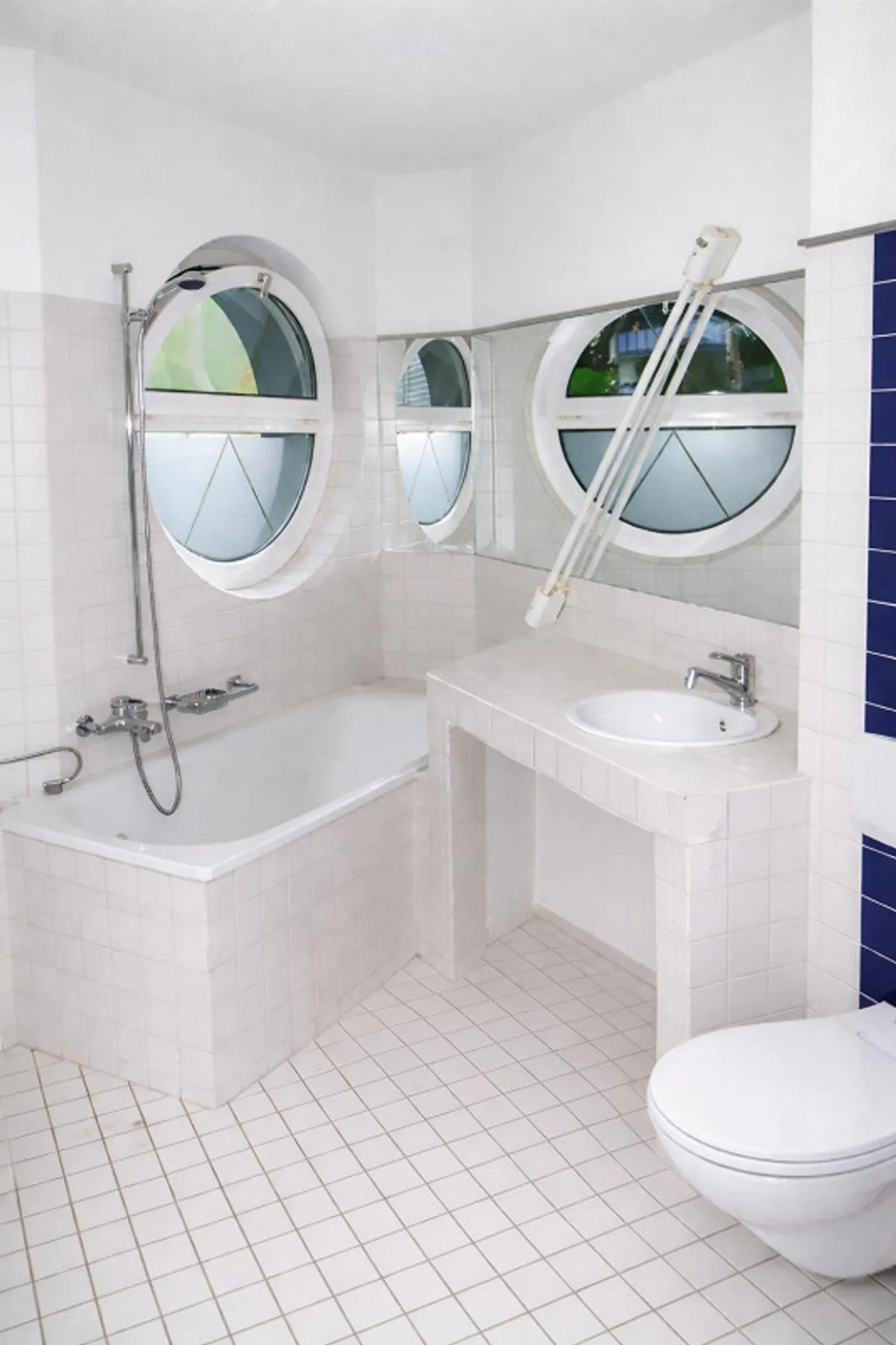 Maison de ville d'angle, 5.5 pièces et salle de loisirs avec grand jardin et place de parking incluse - Photo 17 sur 23