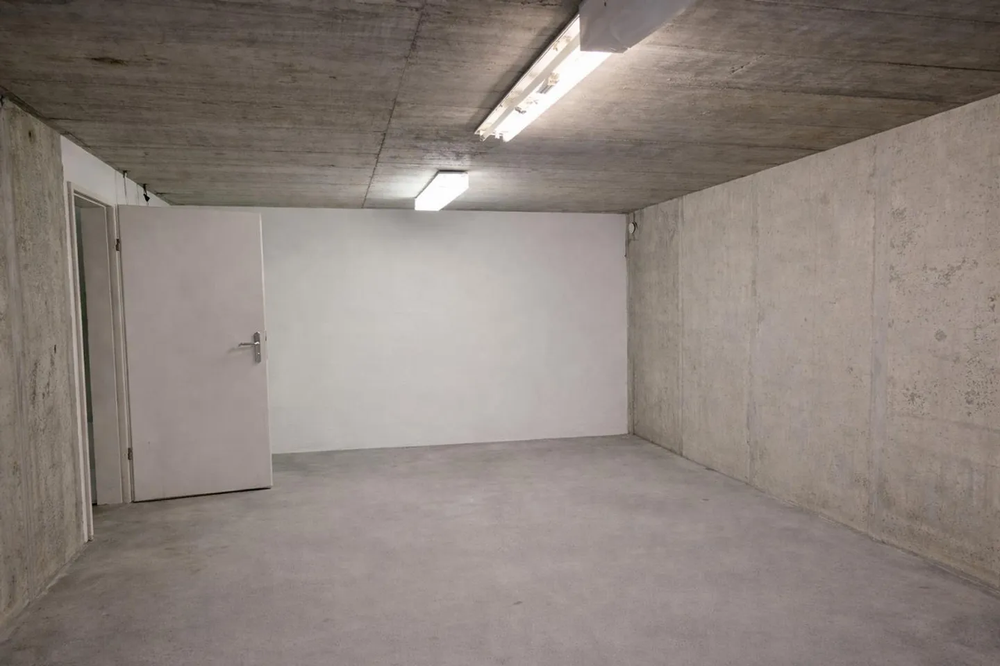 Maison de ville d'angle, 5.5 pièces et salle de loisirs avec grand jardin et place de parking incluse - Photo 21 sur 23