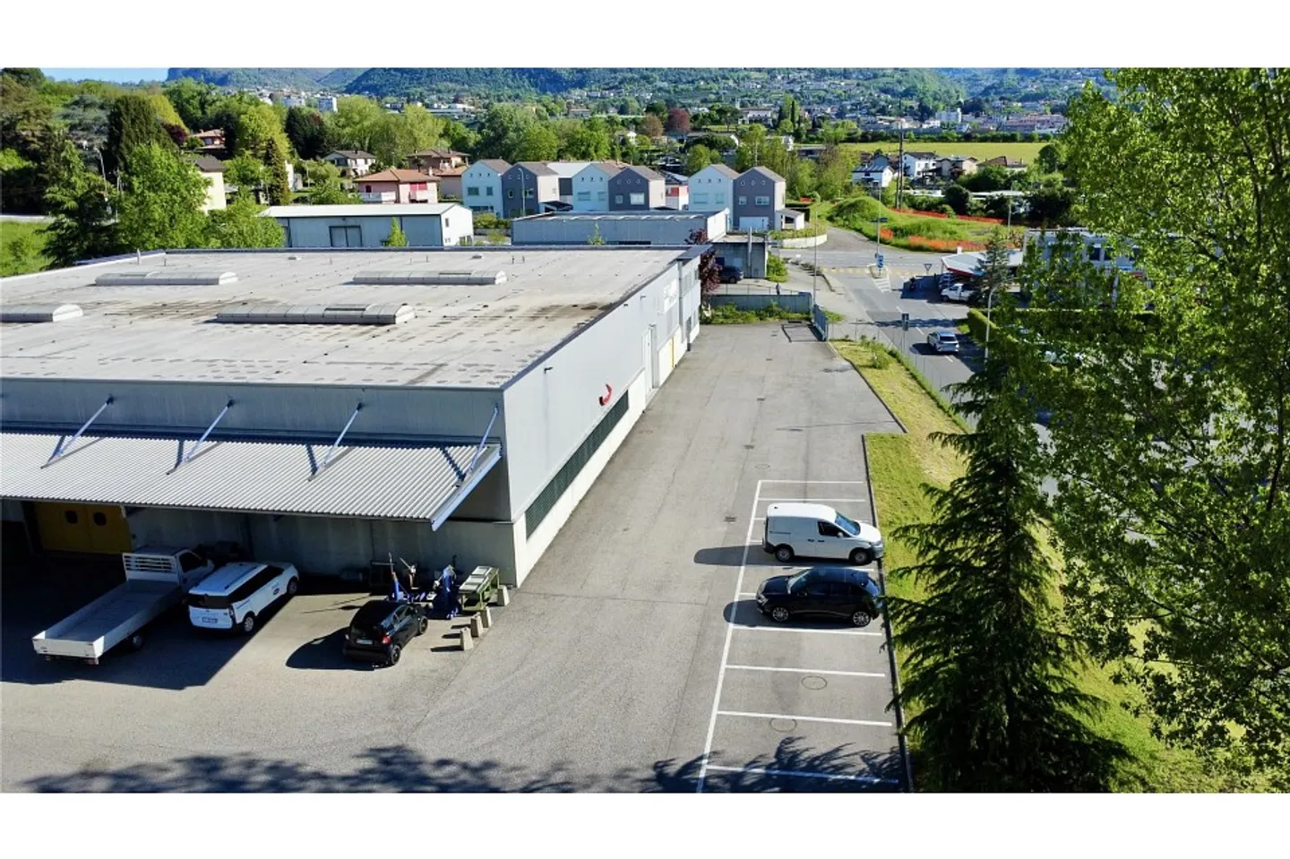 Industrial building with expansion potential - Photo 6 of 13