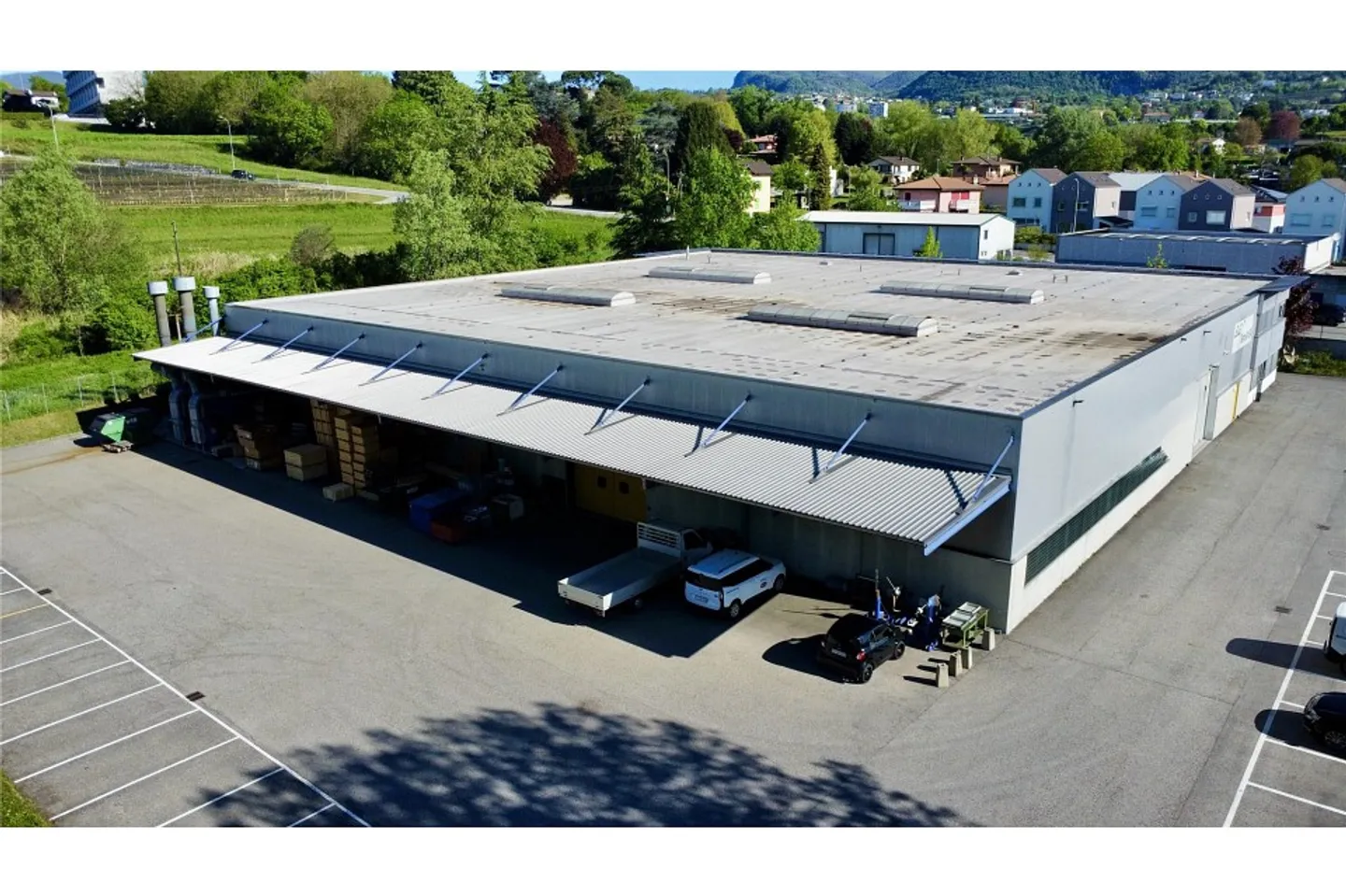 Industrial building with expansion potential - Photo 7 of 13