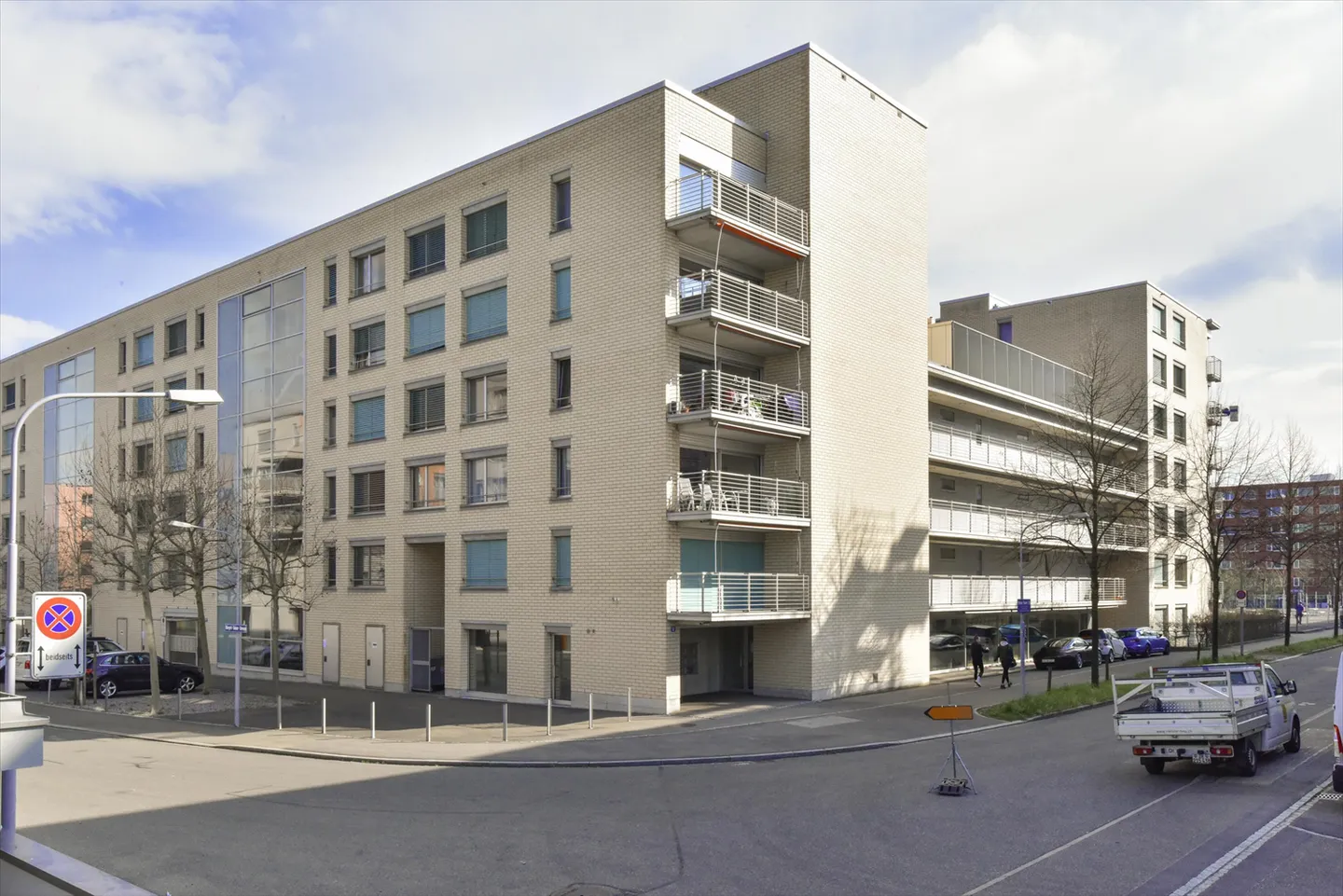 Open 5.5 Room Maisonette Apartment in the Heart of Oerlikon! - Photo 1 of 10