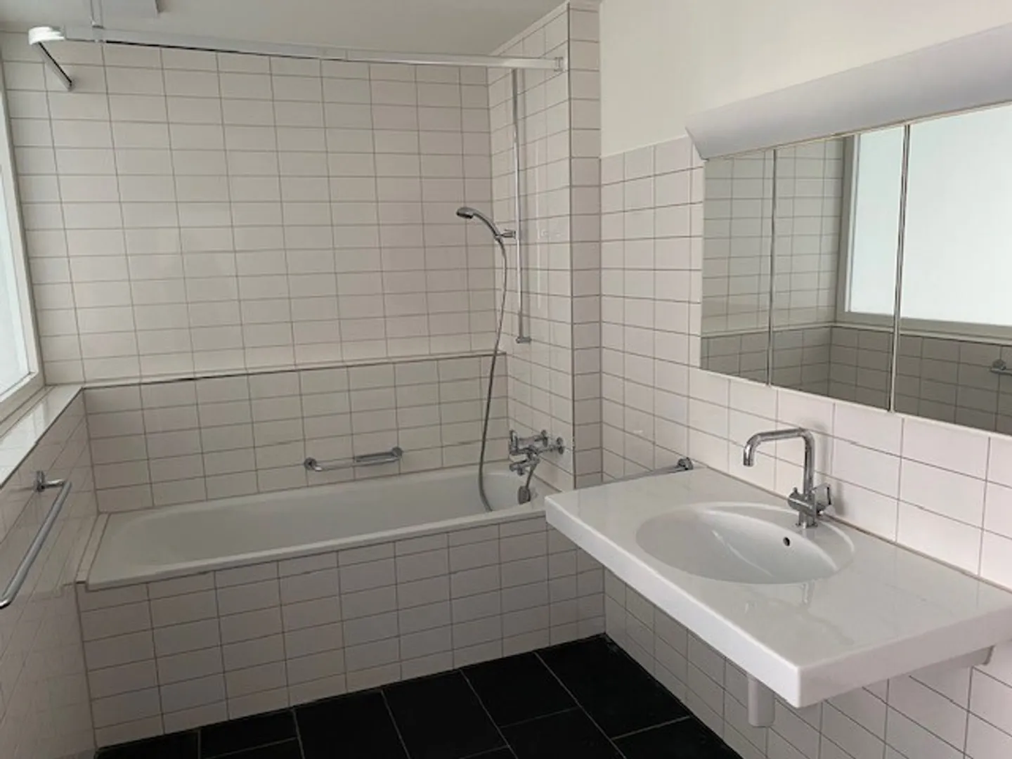 Open 5.5 Room Maisonette Apartment in the Heart of Oerlikon! - Photo 3 of 10