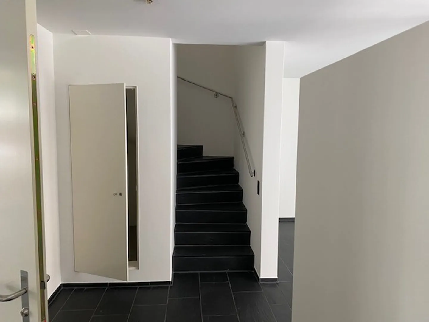 Open 5.5 Room Maisonette Apartment in the Heart of Oerlikon! - Photo 7 of 10