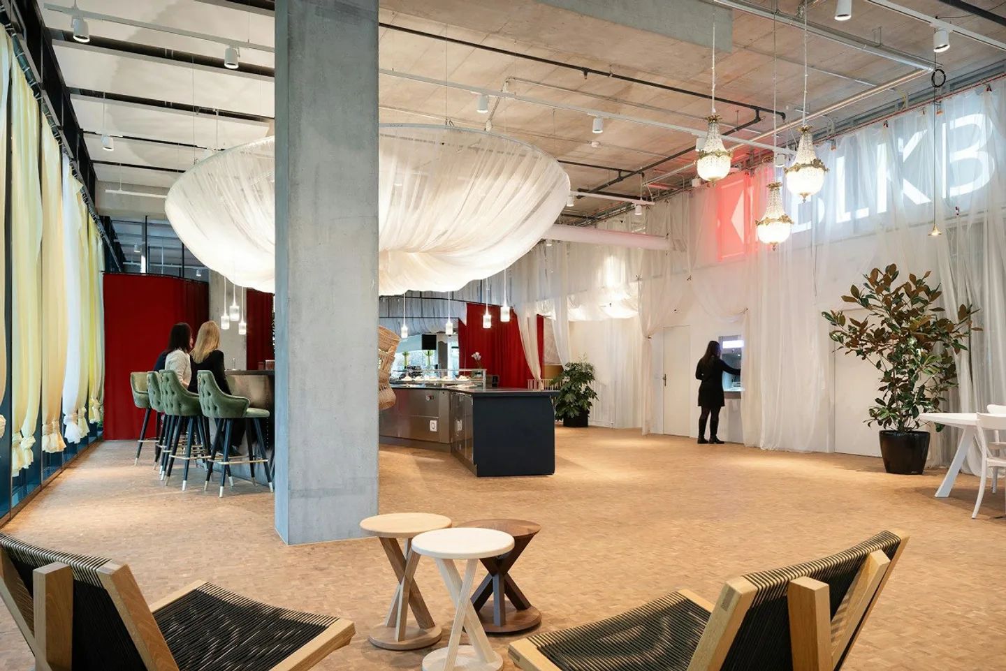 ALBA HAUS - More than an office: 245 m² in Switzerland's first Work-Life Blending Hub - Photo 2 of 10