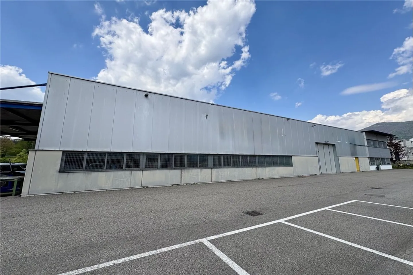 Industrial building with expansion potential - Photo 10 of 13