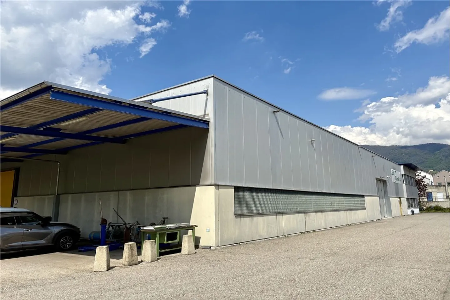 Industrial building with expansion potential - Photo 12 of 13