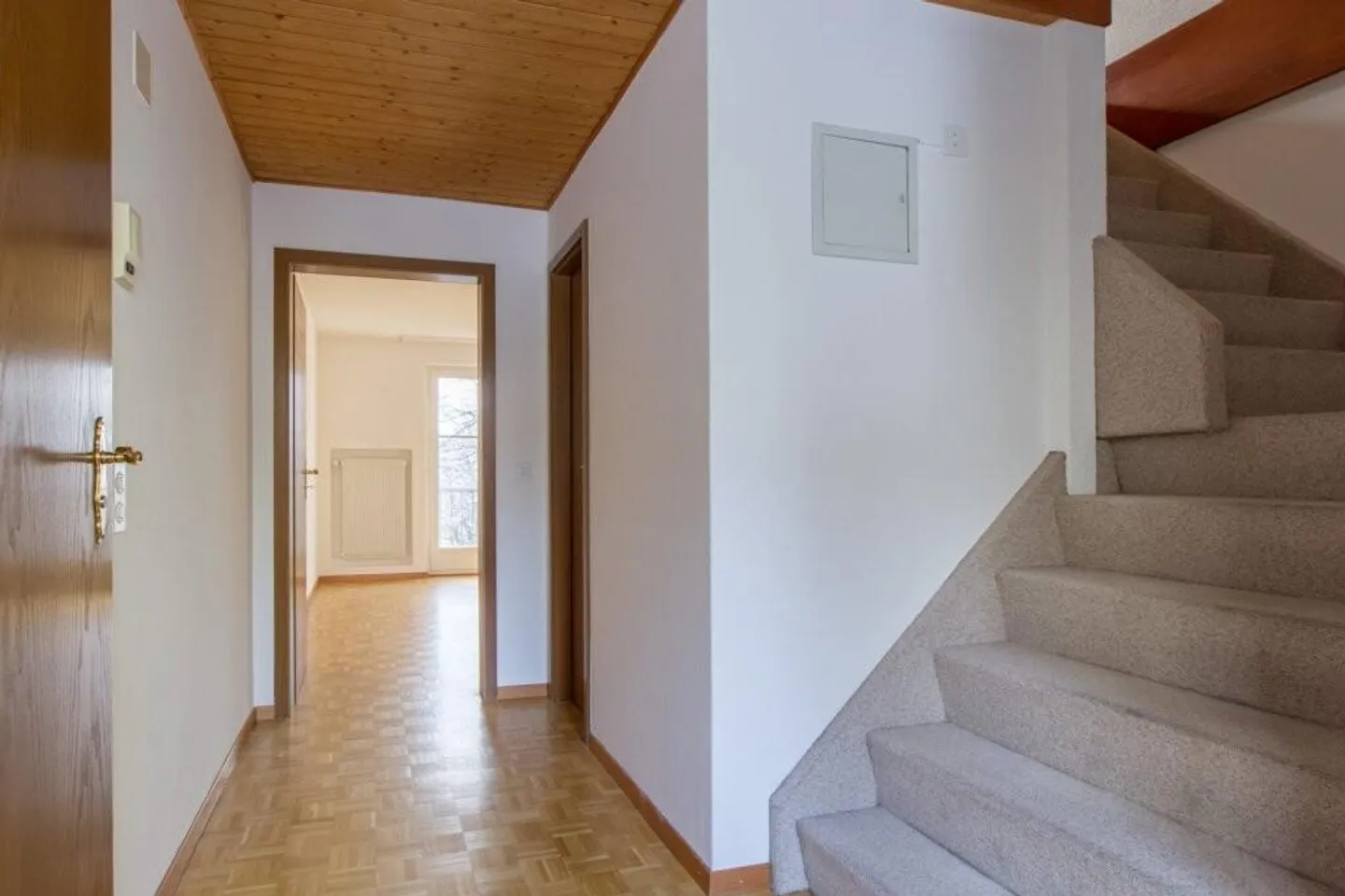 Appartamento duplex di 2,5 locali con vista sul lago - limitato fino al 30.09.2027 - Foto 2 di 8