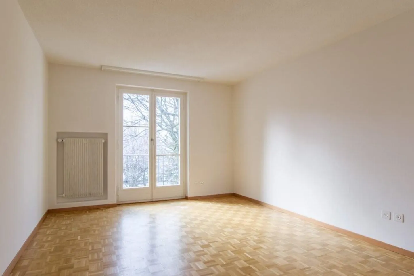 Appartamento duplex di 2,5 locali con vista sul lago - limitato fino al 30.09.2027 - Foto 3 di 8