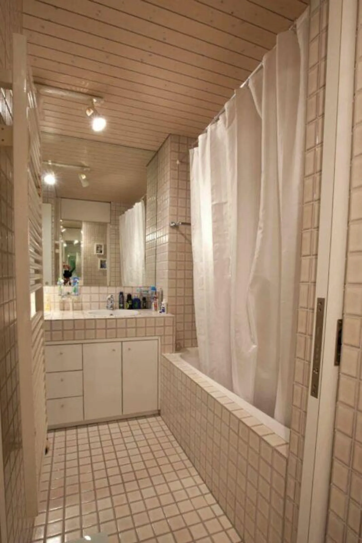 Appartamento luminoso con camino e balcone soleggiato - Foto 6 di 6