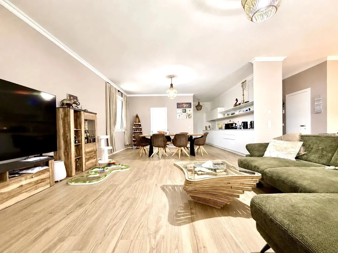 Modern apartment with beautiful view? Sale authorized for foreigners - Photo 3 of 13