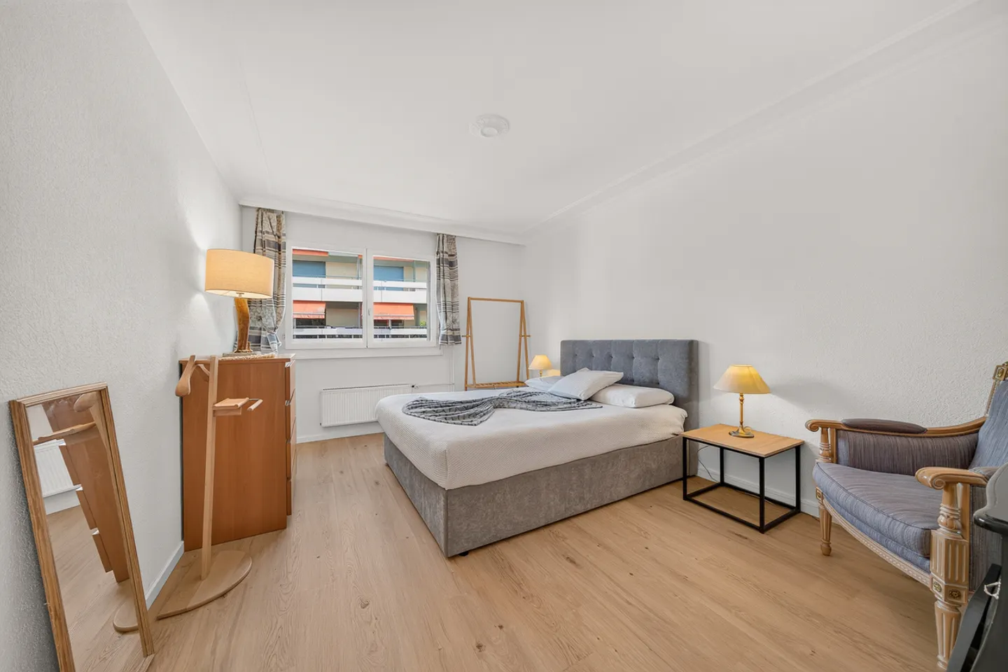 Appartement Charmant avec Vue sur le Lac - Photo 10 sur 12