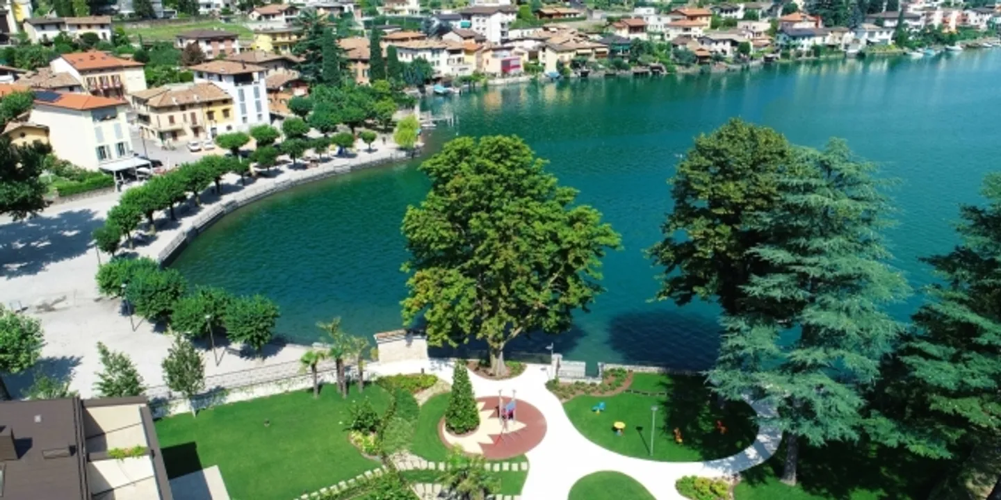 Elegant duplex in a residential complex with lake view in Lugano - Photo 1 of 20