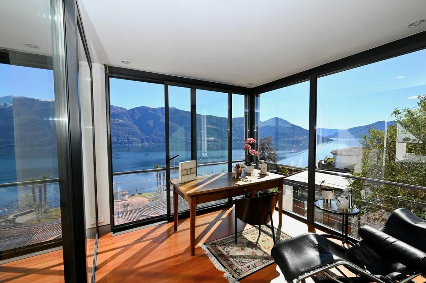 VILLA AVEC VUE SUR LE LAC. STYLE MINIMALISTE. LUXE MAXIMAL - Photo 10 sur 16