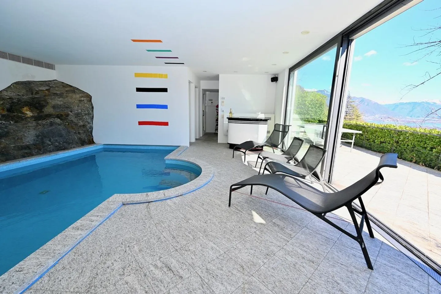 VILLA AVEC VUE SUR LE LAC. STYLE MINIMALISTE. LUXE MAXIMAL - Photo 16 sur 16