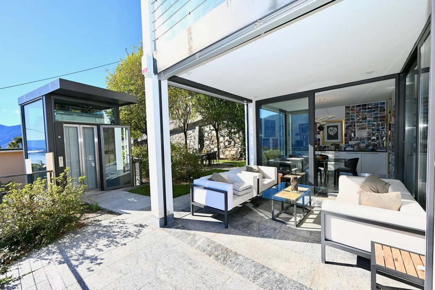 VILLA AVEC VUE SUR LE LAC. STYLE MINIMALISTE. LUXE MAXIMAL - Photo 3 sur 16