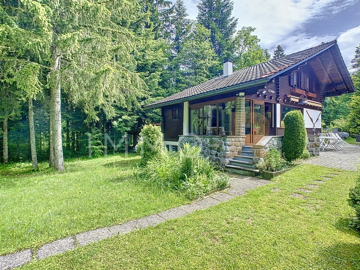 Pretty individual chalet in an idyllic setting - Photo 2 of 10