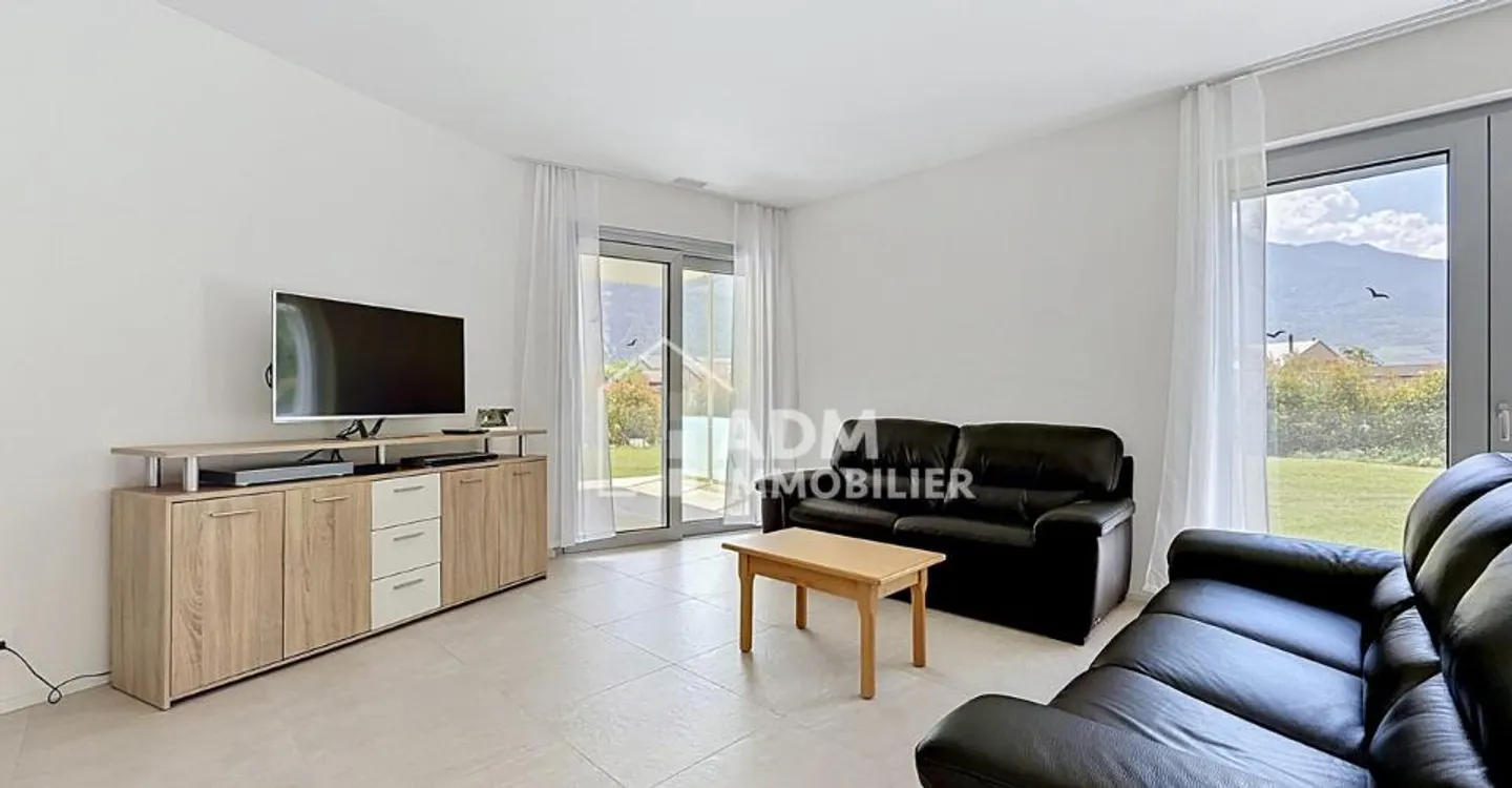 Appartamento moderno con giardino privato - Foto 1 di 13