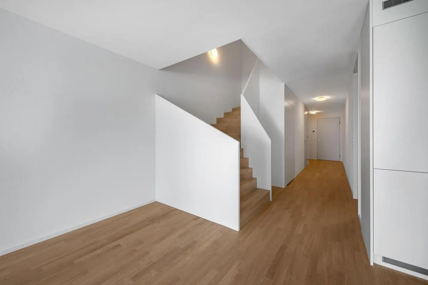 Ampio appartamento duplex con grande terrazza - Foto 3 di 10