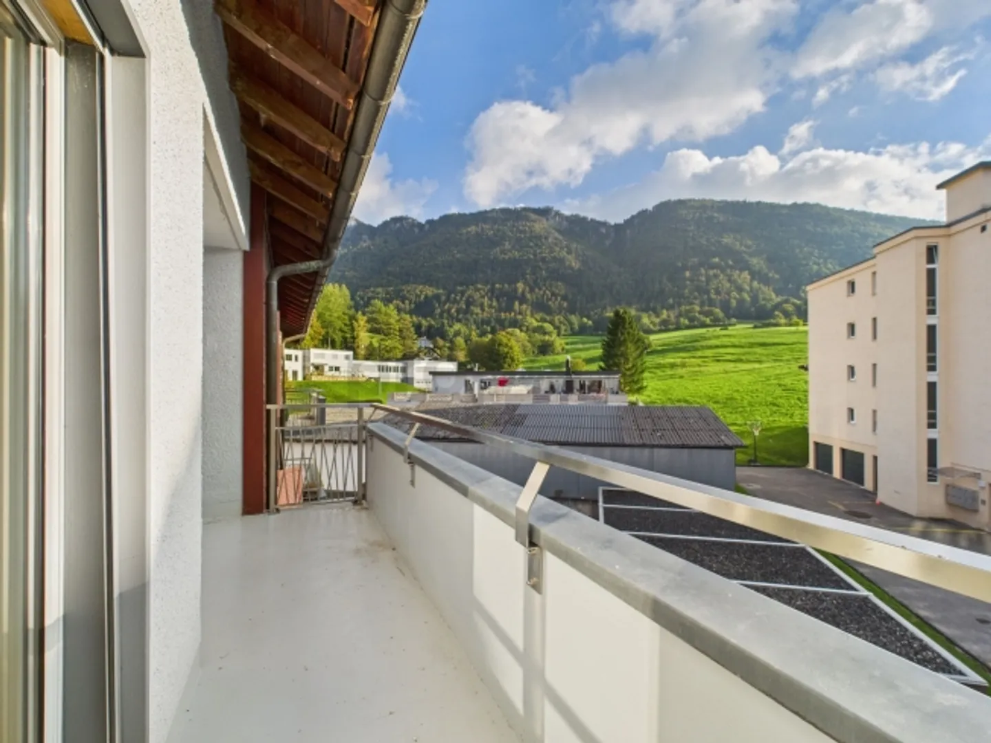 Magnificent 4.5-room apartment with balcony in Moutier, BE - Photo 8 of 11