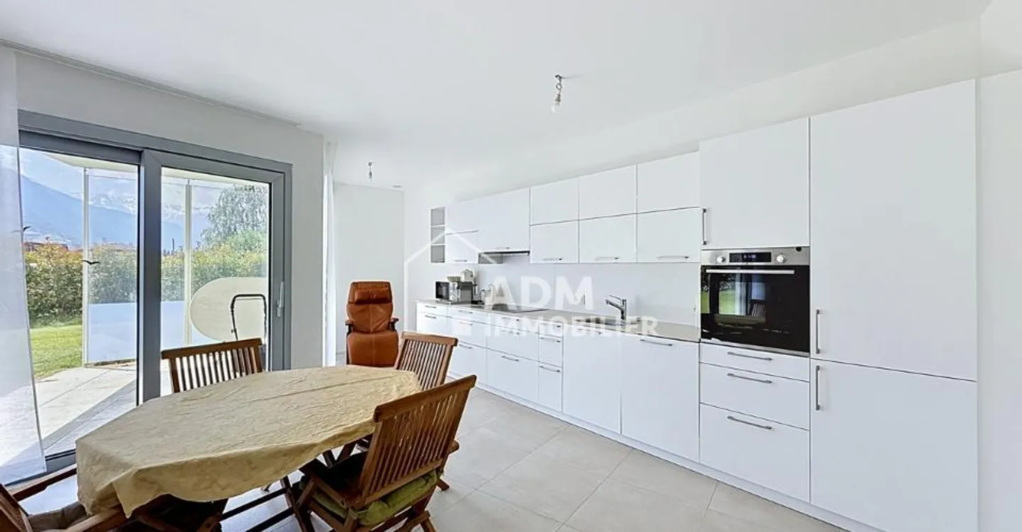 Appartamento moderno con giardino privato - Foto 4 di 13