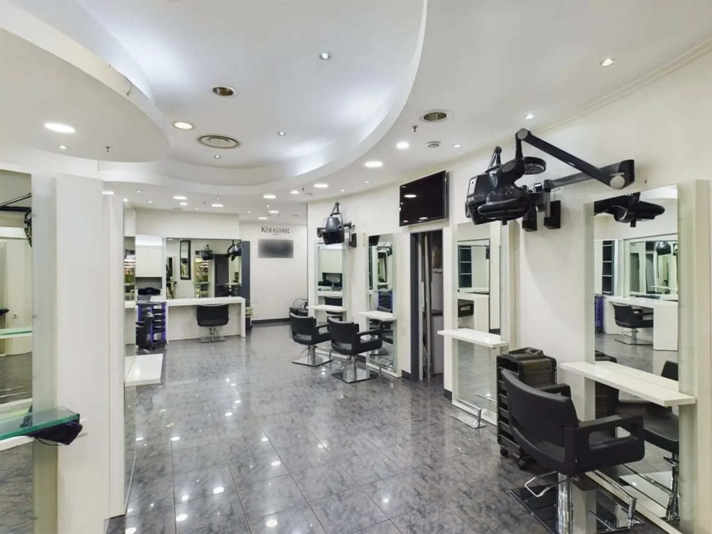 104 m2 Arcade (hair salon) in the Ecublens Shopping Center - Photo 3 of 4