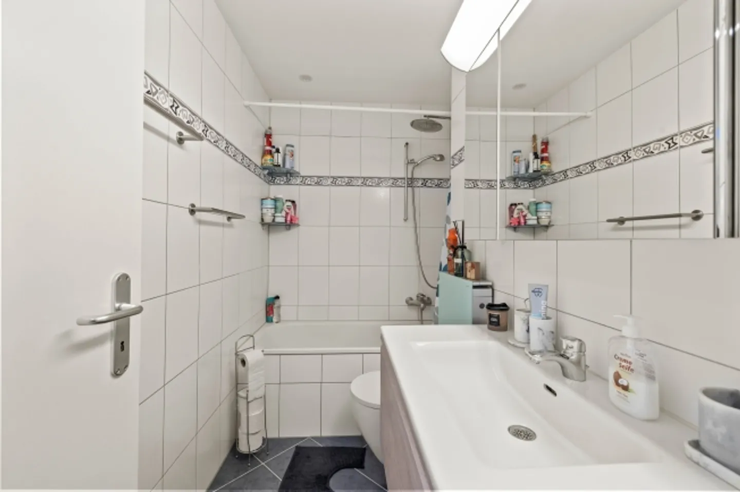 ILLNAU 4.5-ROOM APARTMENT WITH WINTER GARDEN & GARAGE - Photo 7 of 8