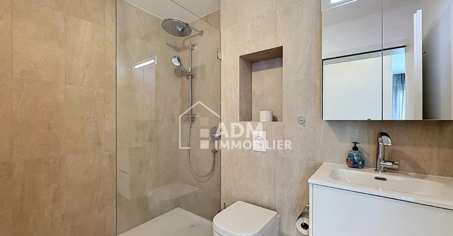 Appartamento moderno con giardino privato - Foto 9 di 13