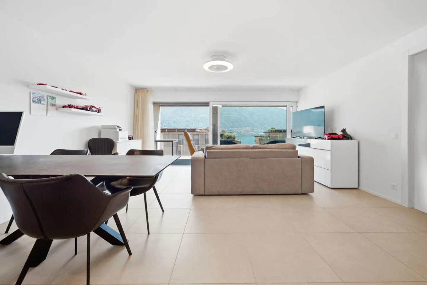 2.5 rooms in the heart of Minusio with partial lake view - Photo 3 of 7