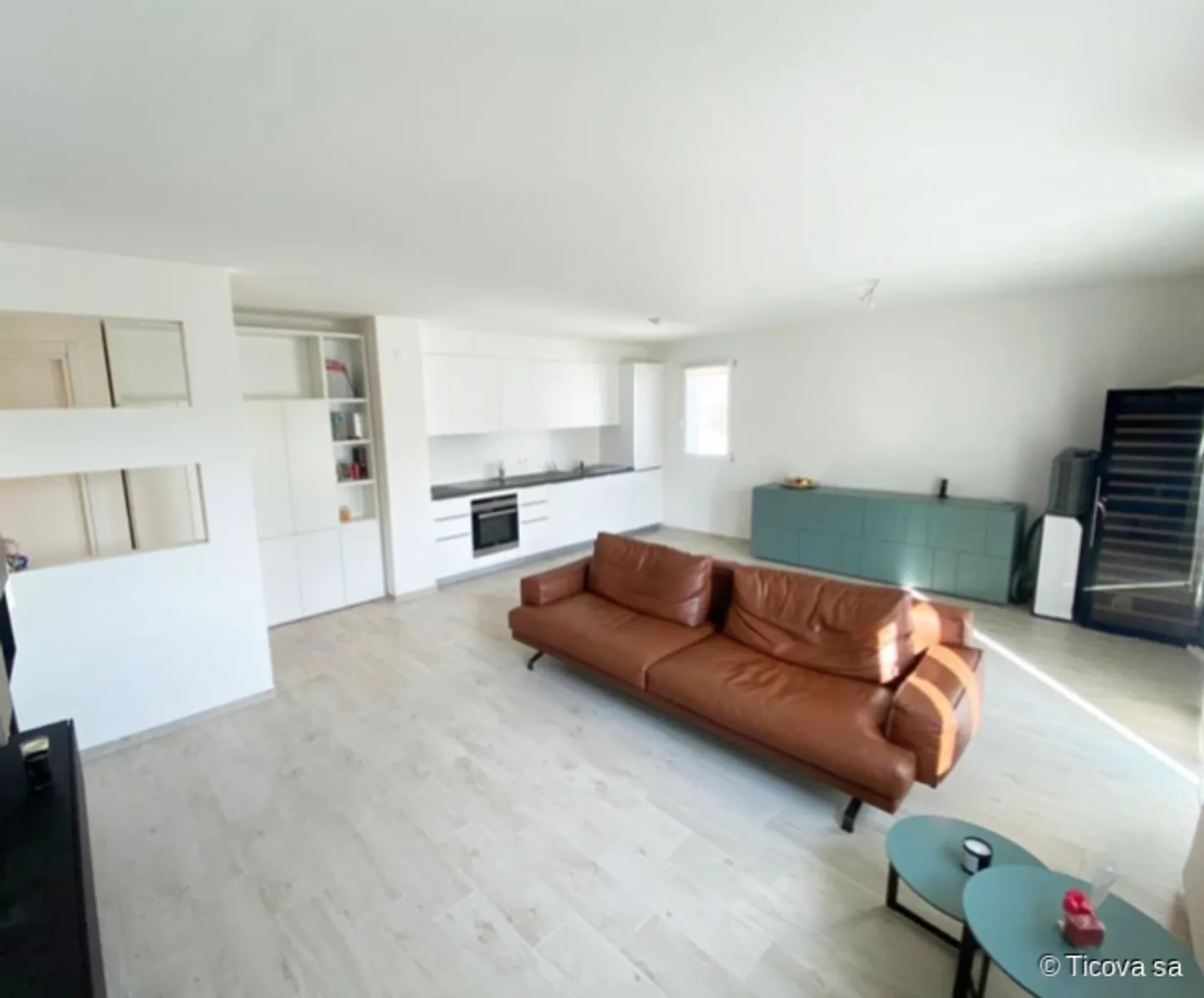 Modern 3.5 rooms with refined finishes - Photo 2 of 9