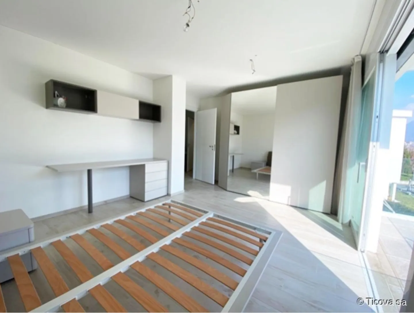 Modern 3.5 rooms with refined finishes - Photo 7 of 9