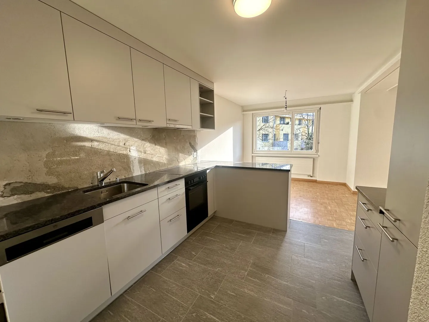 Newly renovated apartment in the center of Dietikon - Photo 3 of 9