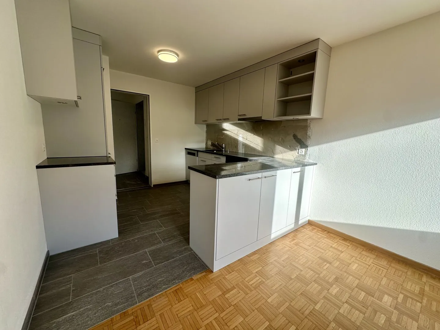 Newly renovated apartment in the center of Dietikon - Photo 4 of 9