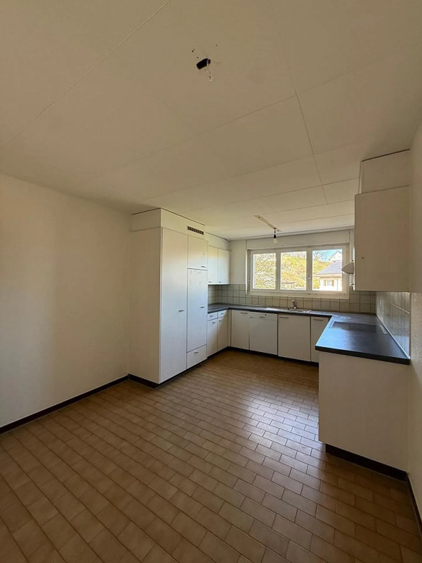 Bright 3.5-room attic apartment with balcony / Rent promotion - Photo 1 of 12