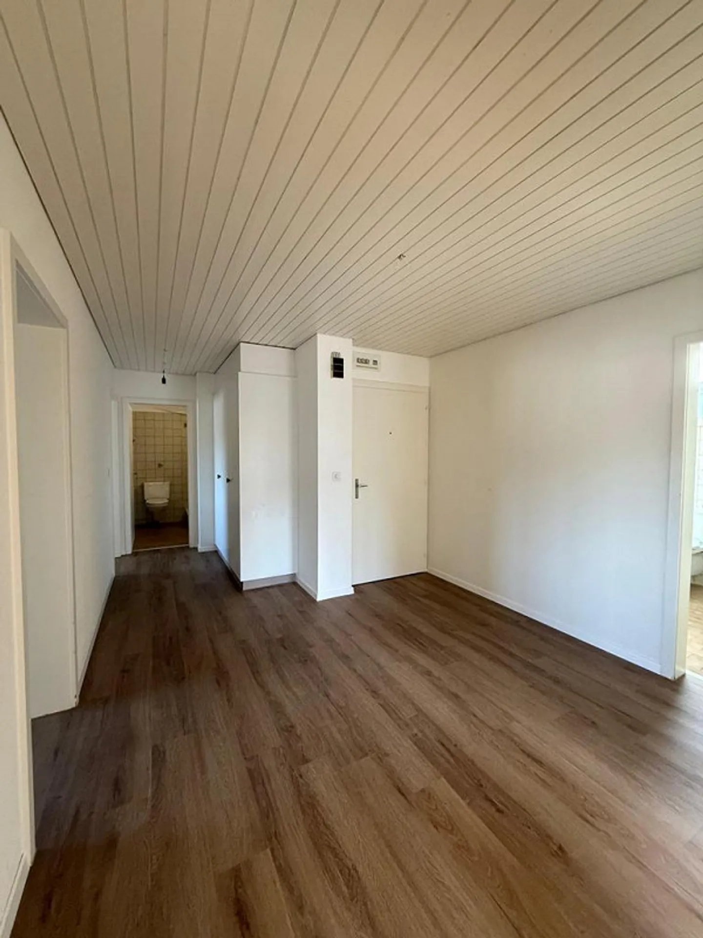Bright 3.5-room attic apartment with balcony / Rent promotion - Photo 3 of 12