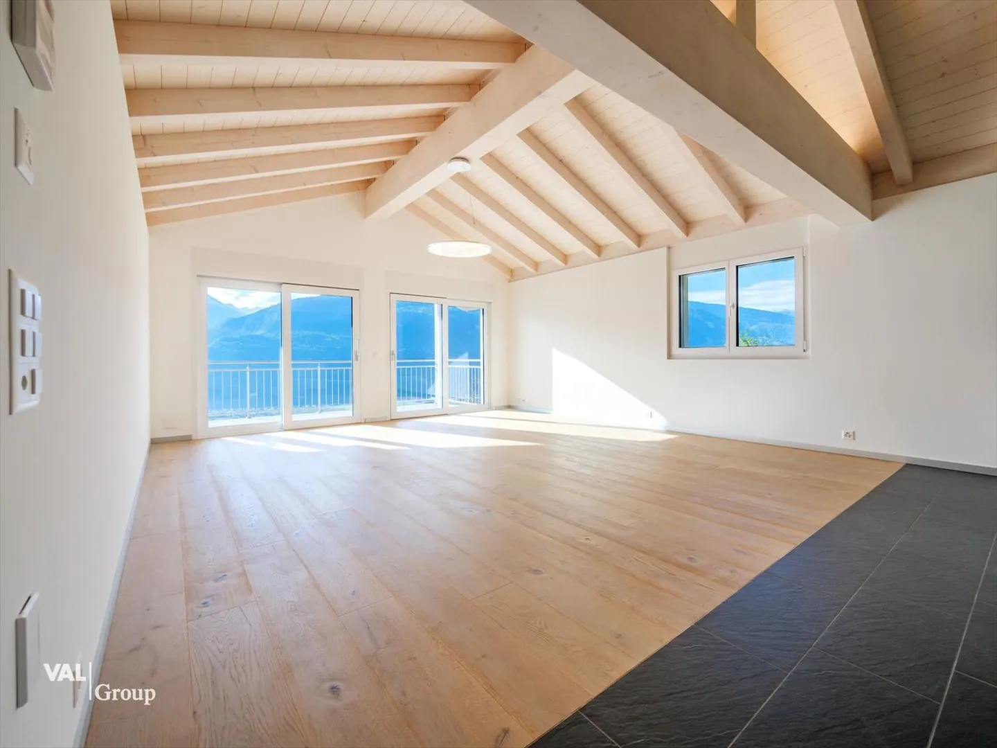 Warmes und prächtiges Penthouse mit Panoramablick - Foto 3 von 13