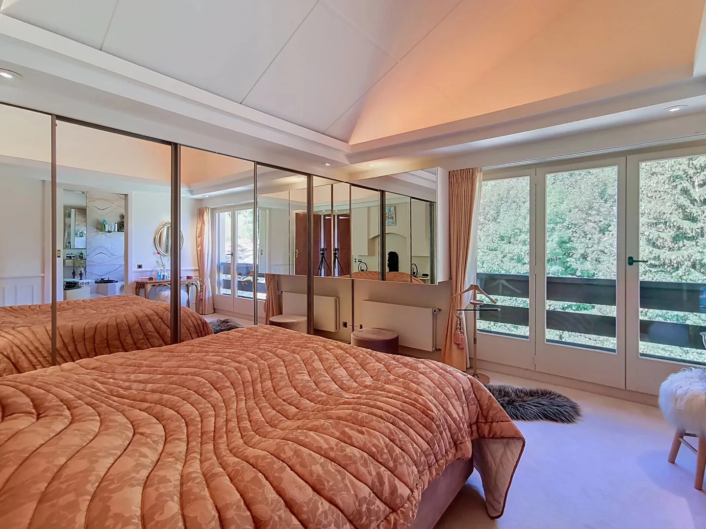 Penthouse with a view of the Dents du Midi! - Photo 7 of 10