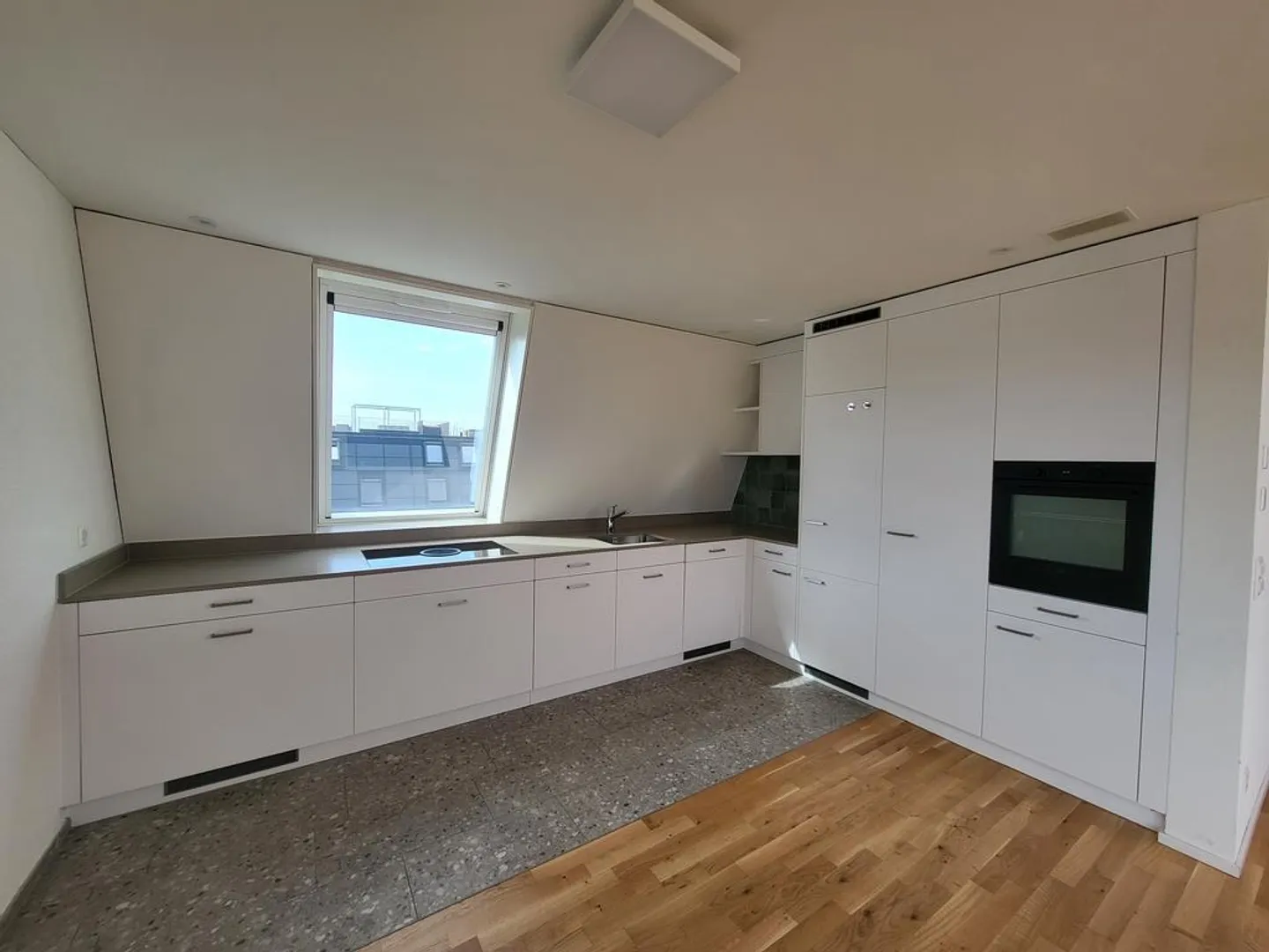 Dachwohnung mit Aussicht über die Stadt Uster zu vermieten - Foto 4 von 12