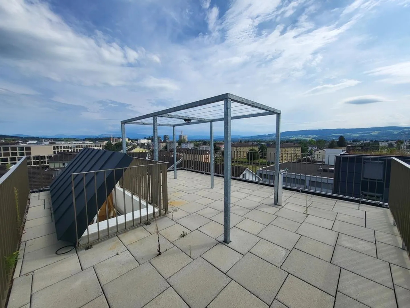 Dachwohnung mit Aussicht über die Stadt Uster zu vermieten - Foto 2 von 12