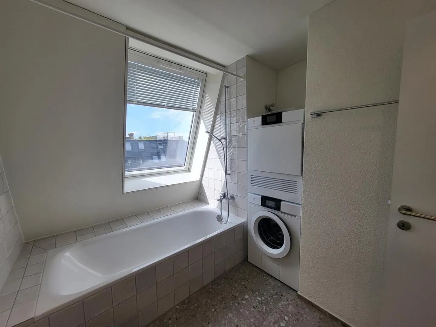 Dachwohnung mit Aussicht über die Stadt Uster zu vermieten - Foto 8 von 12