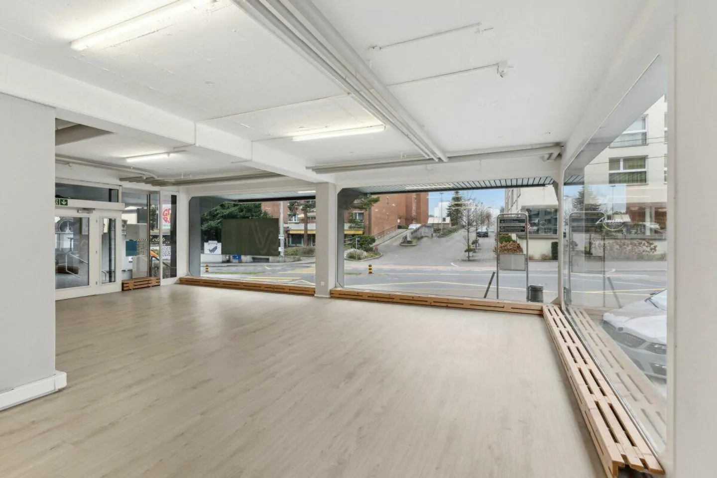 Spazio commerciale / Ufficio, studio o sale di formazione in affitto - Foto 3 di 6