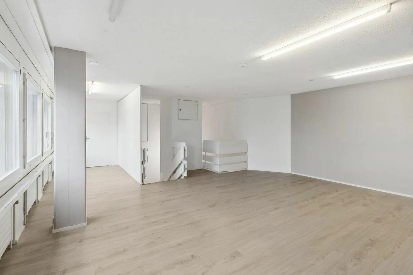 Spazio commerciale / Ufficio, studio o sale di formazione in affitto - Foto 4 di 6