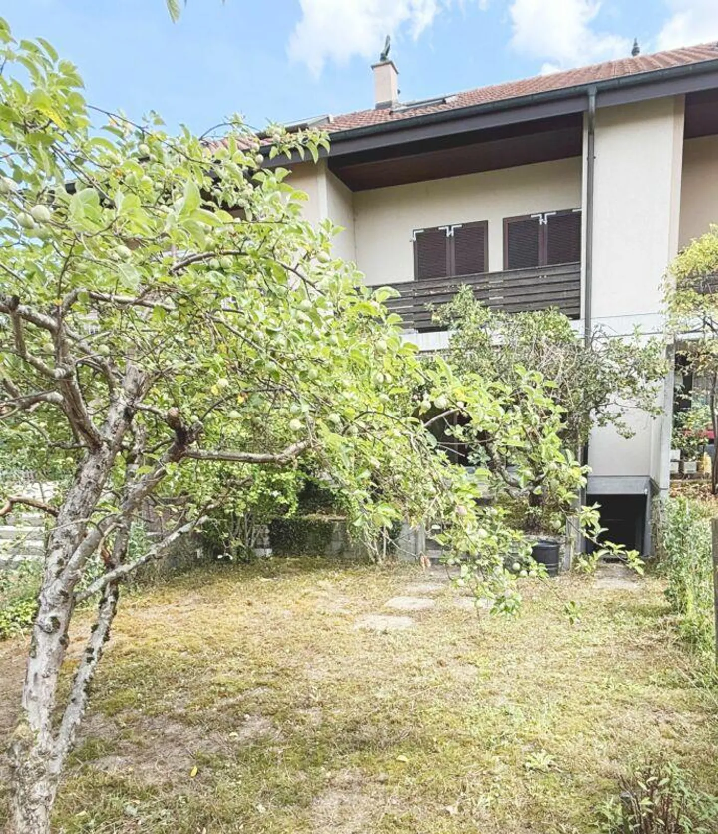 Terraced house with great potential for expansion - Photo 2 of 10